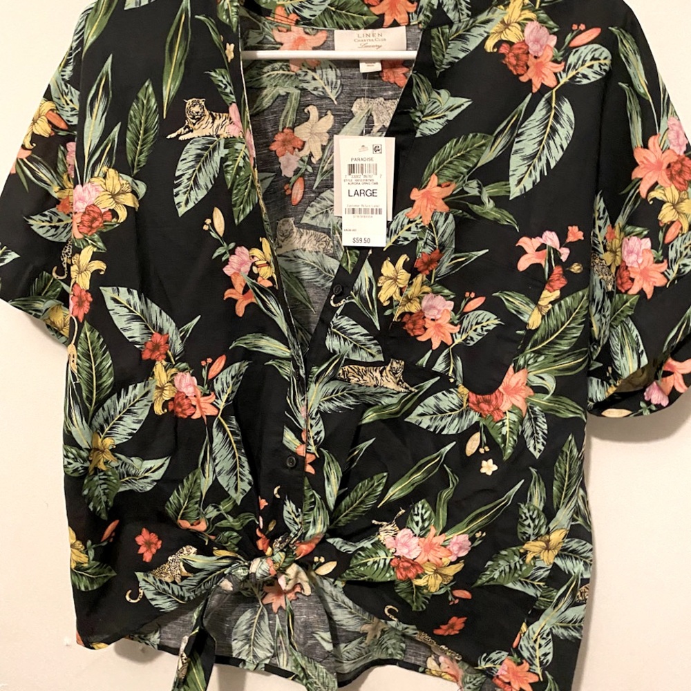 Tropical chic! Brand new from Macy’s with tags!